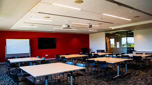 Ingenuity room sowing tables, ceiling with AV equipment